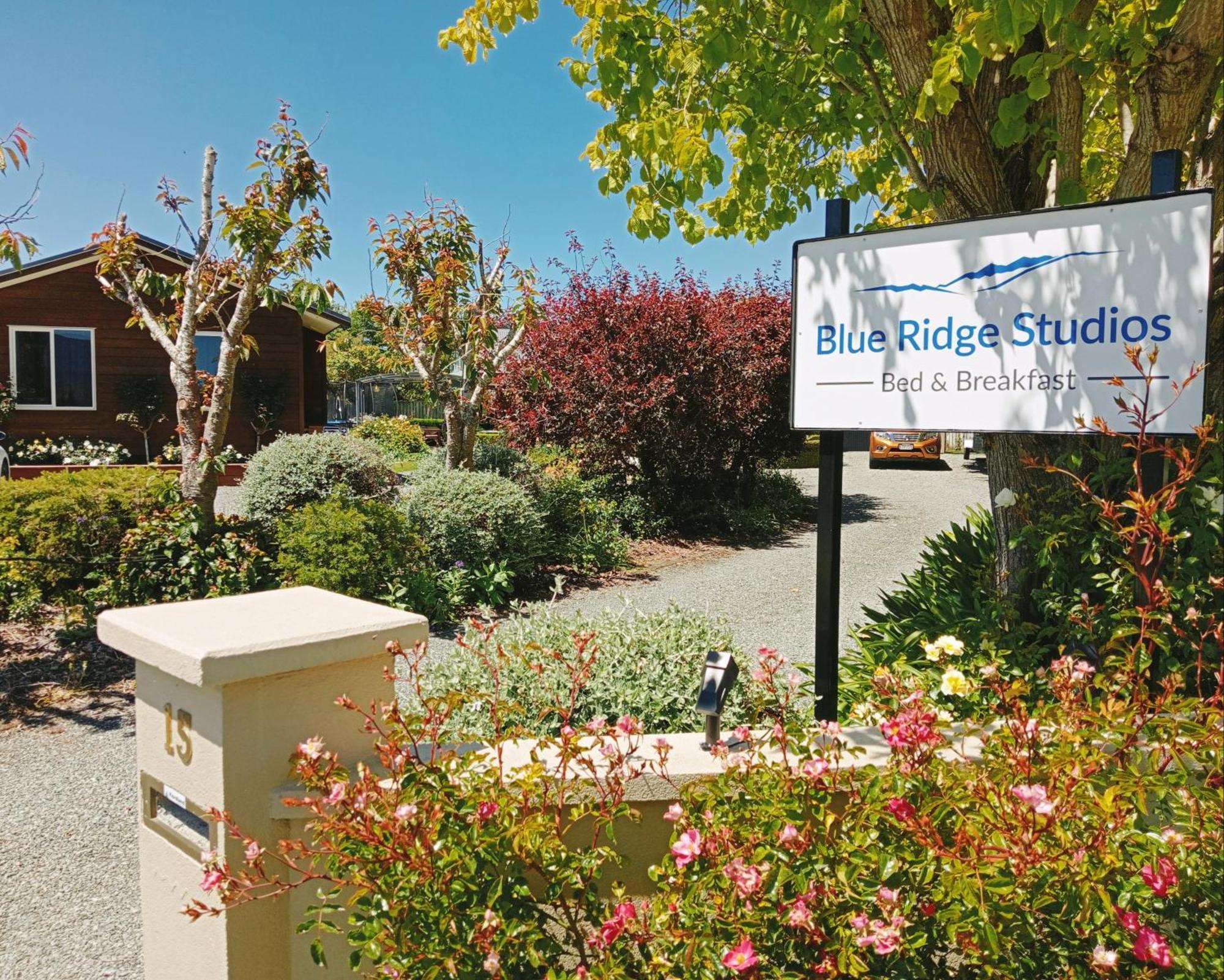 Blue Ridge Studios And Bed & Breakfast Te Anau Exterior photo