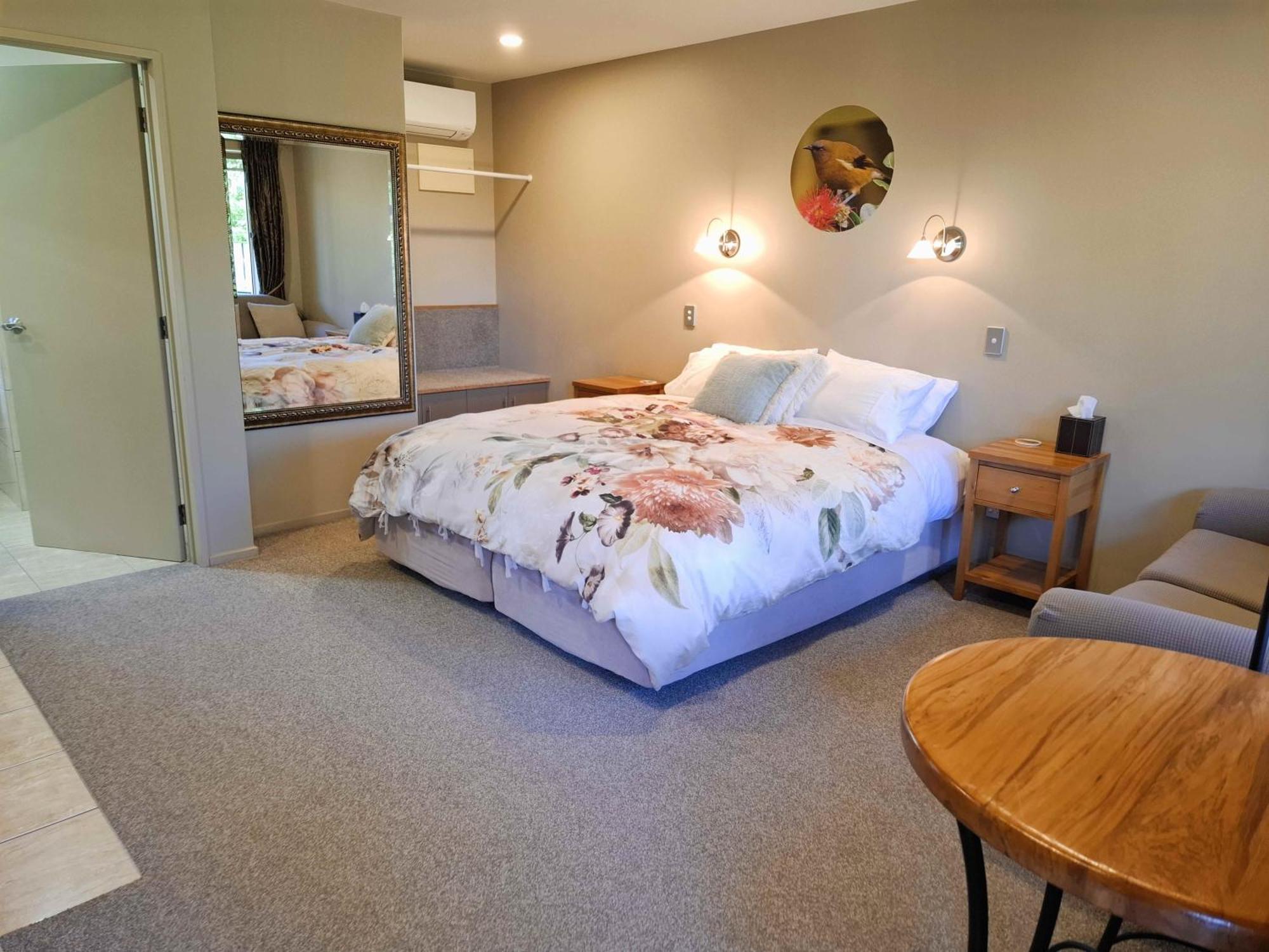 Blue Ridge Studios And Bed & Breakfast Te Anau Exterior photo