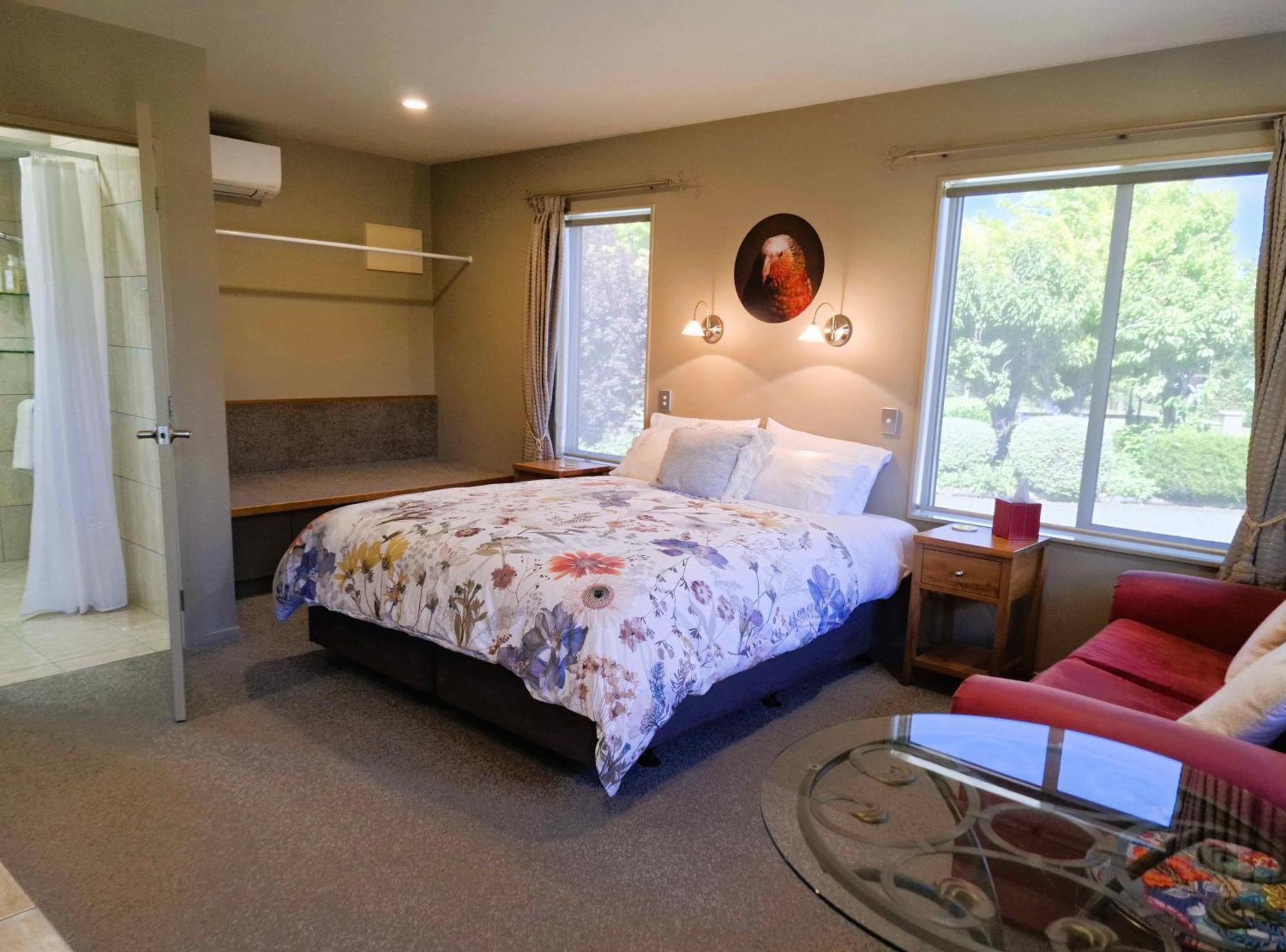 Blue Ridge Studios And Bed & Breakfast Te Anau Exterior photo