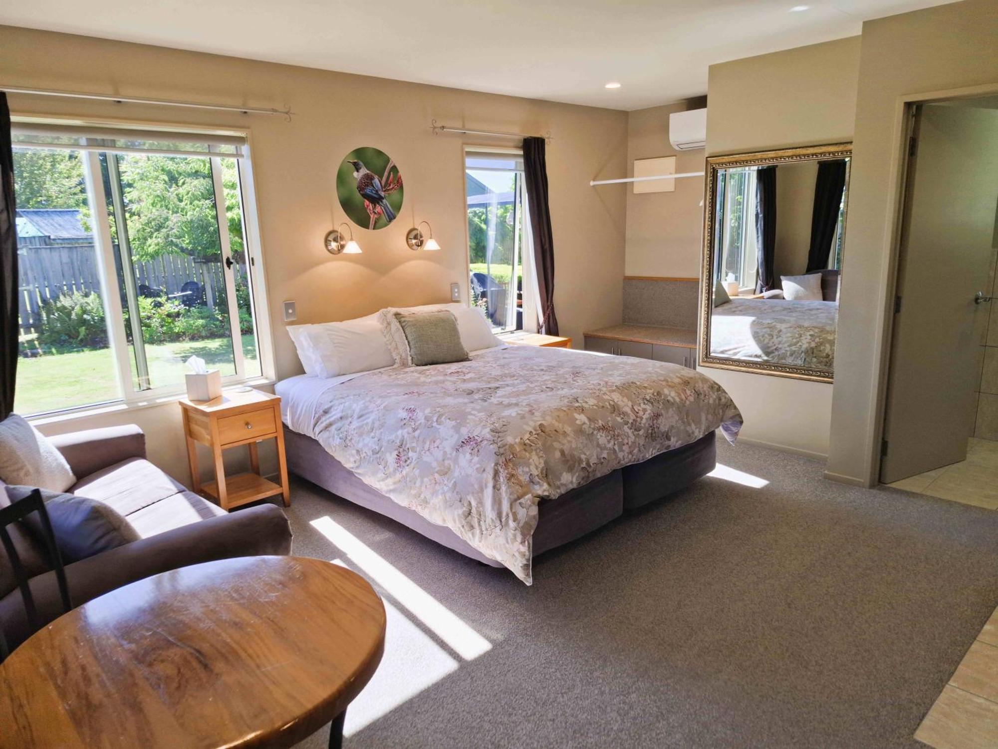 Blue Ridge Studios And Bed & Breakfast Te Anau Exterior photo