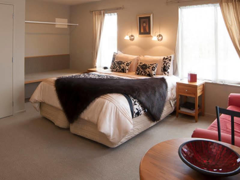 Blue Ridge Studios And Bed & Breakfast Te Anau Exterior photo