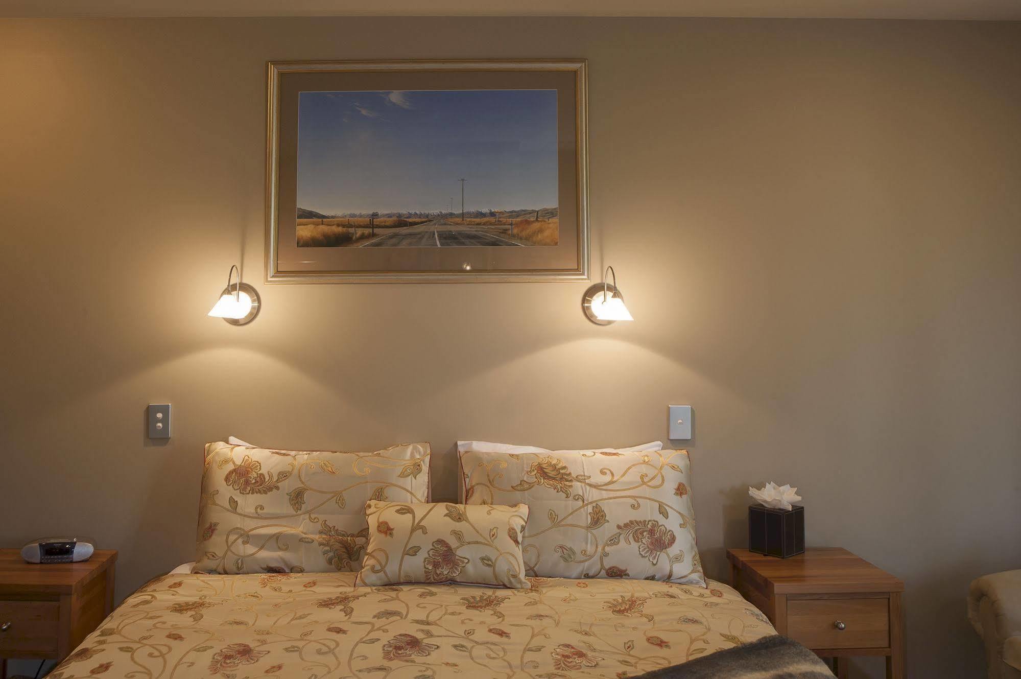 Blue Ridge Studios And Bed & Breakfast Te Anau Exterior photo