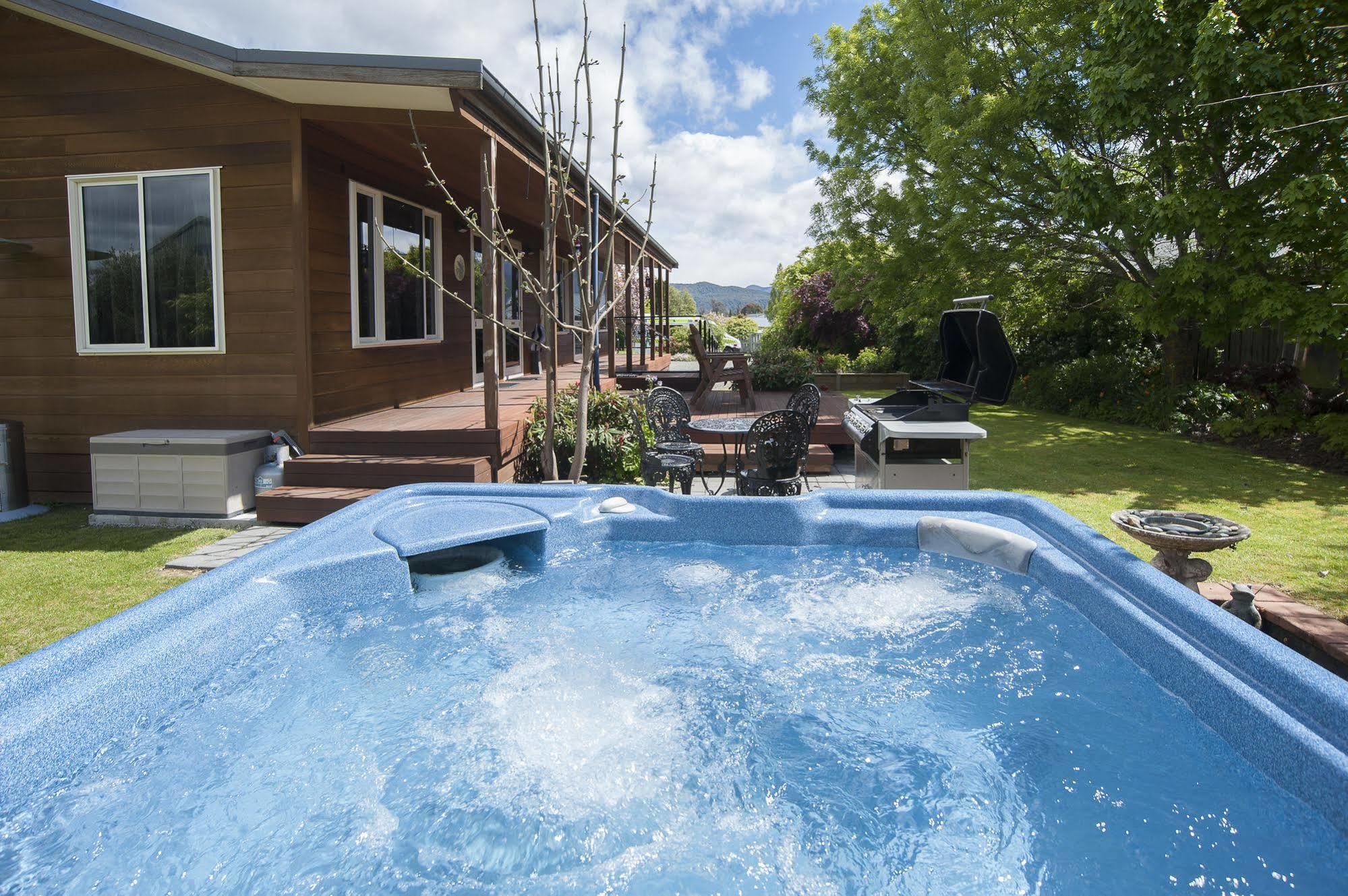 Blue Ridge Studios And Bed & Breakfast Te Anau Exterior photo